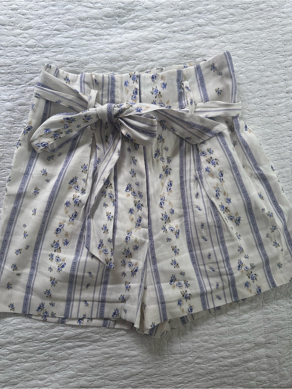 Antonio Melani High-Waist Floral Stripe Tie-Waist Women’s Shorts - Cream & Blue